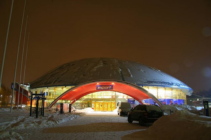 Hallin julkisivu